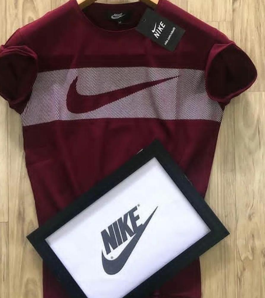 Nike Regular Fit T-Shirt (Maroon, L)